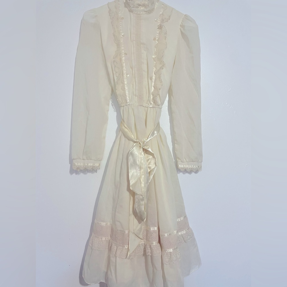 White Gunne Sax dress. Says size 12 but fits XS/S.